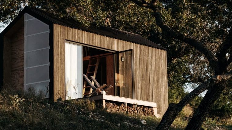 Tiny Cabin Retreat Reconnects Its Guests With Nature