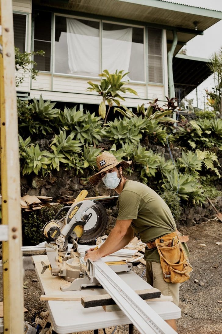 A Hawaii-Based Couple Build a Luminous Tiny House in Just 25 Days