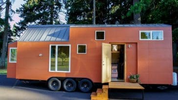 Kootenay Tiny Home Puts a Lounge in Its Bump Out