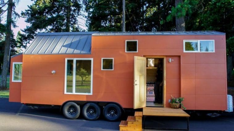 Kootenay Tiny Home Puts a Lounge in Its Bump Out