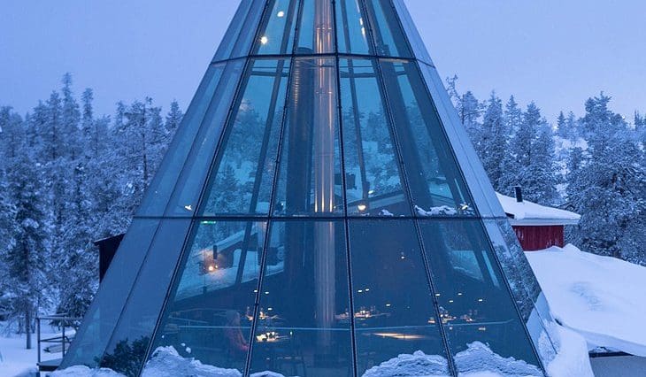 Levin Iglut Golden Crown is an exclusive boutique glass igloo hideaway hotel in Finnish Lapland.