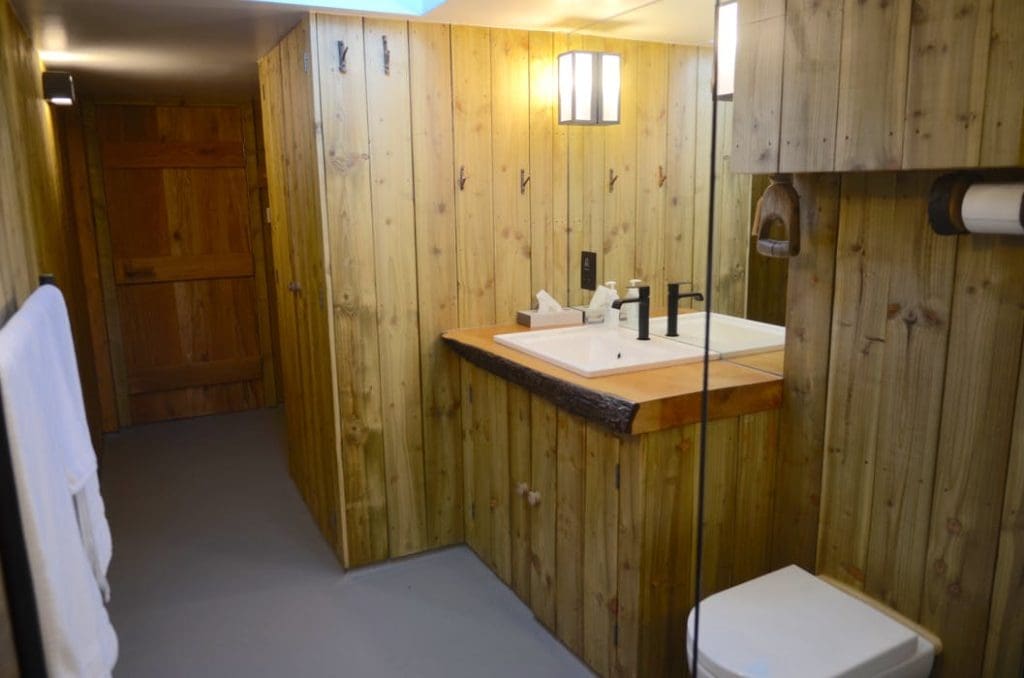 This Self-Contained Stone Cottage Is Architecturally and Historically Fascinating 15 30885