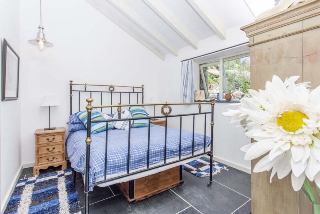 A Light, Spacious And Beautiful Cottage That Blends Old With New, With A Stunning Views And A Sheltered Garden 16 34793
