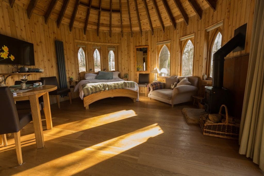 Hoots Treehouse Is Secluded And Picture-Perfect Nestling In An Area Of Outstanding Natural Beauty 4 53811