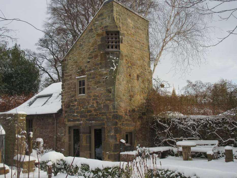 This Self-Contained Stone Cottage Is Architecturally and Historically Fascinating 7 74487