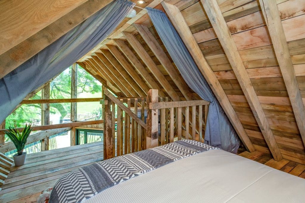Cadwollens Treehouse Is A Perfect For A Couple’s Countryside Escape 6 91307