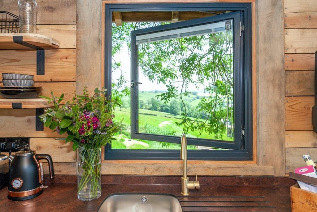 Cadwollens Treehouse Is A Perfect For A Couple’s Countryside Escape 7 91308