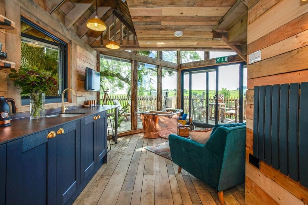 Cadwollens Treehouse Is A Perfect For A Couple’s Countryside Escape 5 91313