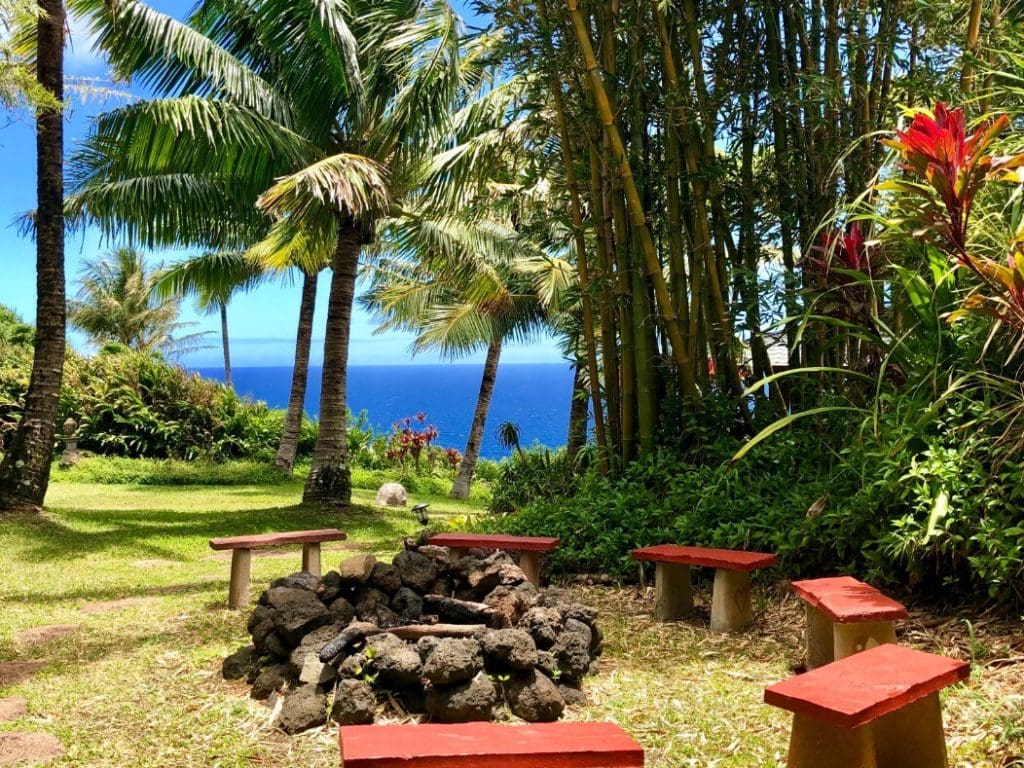This Bamboo Temple In Hawaii Has Gorgeous Ocean Views 11 f688be42 89c7 4dce a57a 5d6e155b5168