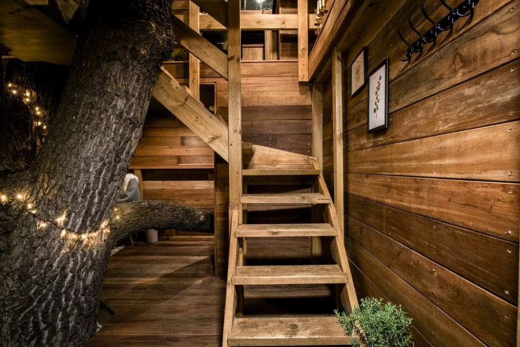 A Magical Treehouse In Essex Where A Fabulous Oak Tree Is Literally Part Of The Furniture 10 120437