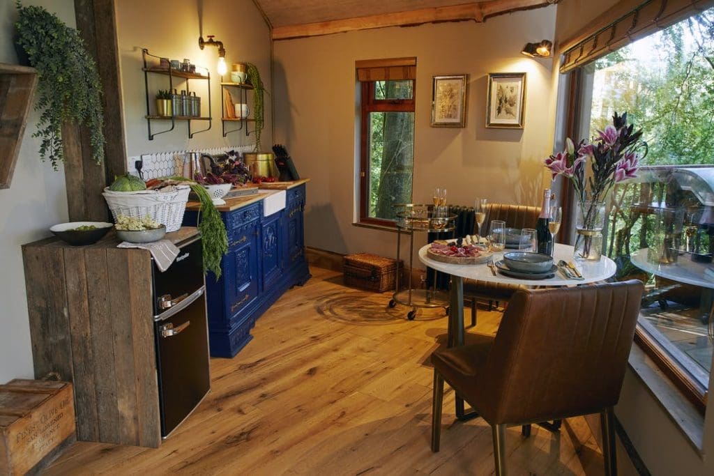 A Secluded Treehouse With Romantic and Impressively Furnished Perfect For A North Devon Break 8 71147