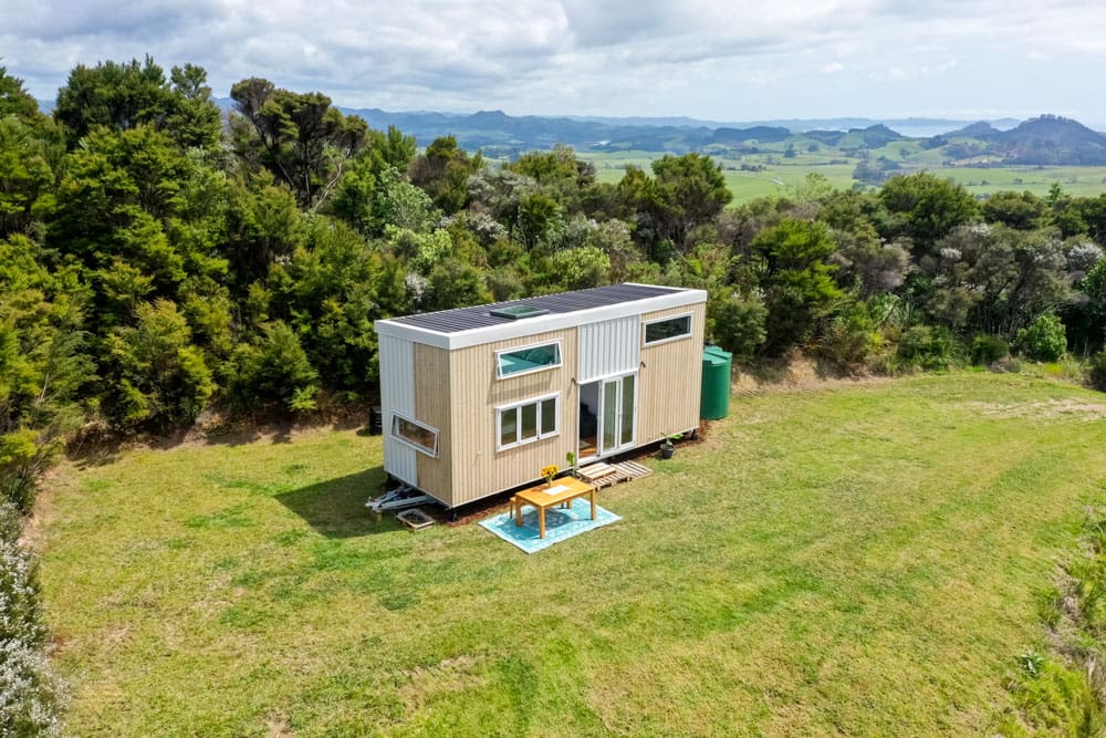 Paula and Liam's Amazing Tiny House With a Parking Spot that You Won't Believe 1 Paula and Liam's Amazing Tiny House With a Parking Spot that You Won't Believe