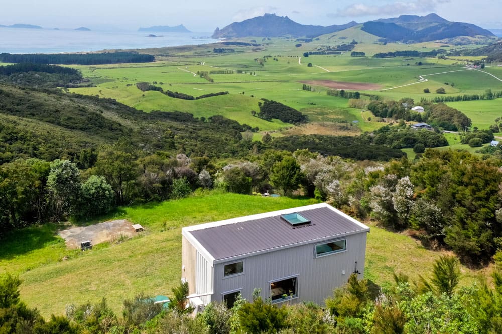 Paula and Liam's Amazing Tiny House With a Parking Spot that You Won't Believe 11 LUXURY MODERN TINY HOUSE 12
