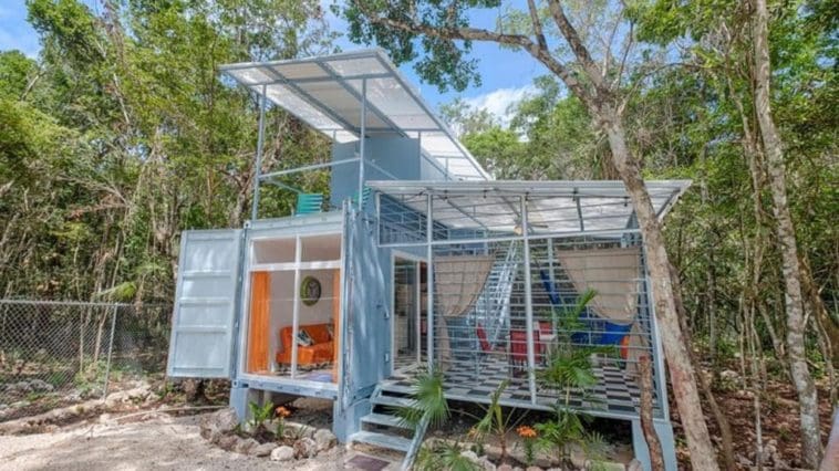 THIS OFF GRID TINY HOME IS A UNIQUE OPEN SPACE EXPERIENCE