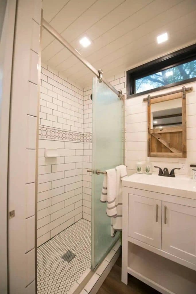 The Farmhouse Is Aptly Named Tiny Luxury Vacation Destination 10 The Farmhouse 11 683x1024 1