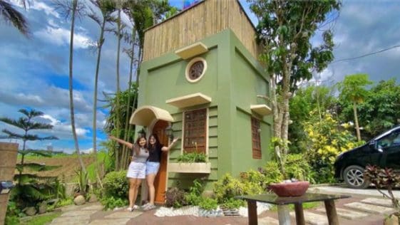 Tiny 2-Story House with Cute Design, Lovely Rooftop Is A Total Inspiration