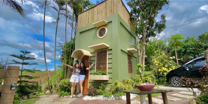 Tiny 2-Story House with Cute Design, Lovely Rooftop Is A Total Inspiration