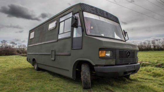 THIS TINY HOUSE IN A VAN HAS A FAIRYTALE INTERIOR