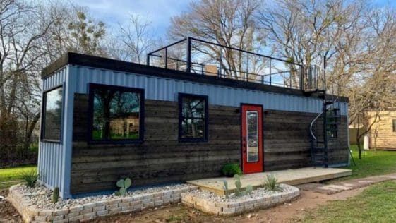 The 40-foot Mainsail features a main floor bedroom and rooftop deck