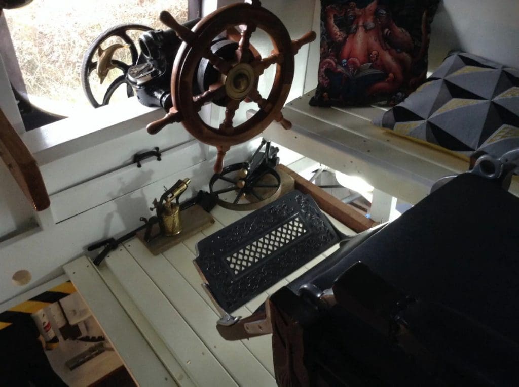 Yellow Submarine House: Dive into an Extraordinary Vacation Experience 15 Yellow Submarine 8 1024x765 1