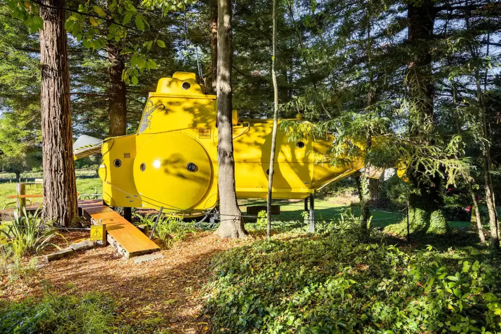 Yellow Submarine House: Dive into an Extraordinary Vacation Experience 16 yellow submarine house 25