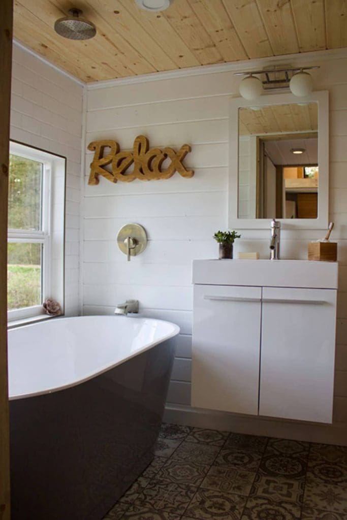 A Soaking Tub And Rooftop Deck Make This Tiny Home A Dream 9 Live Work Tiny Home 10