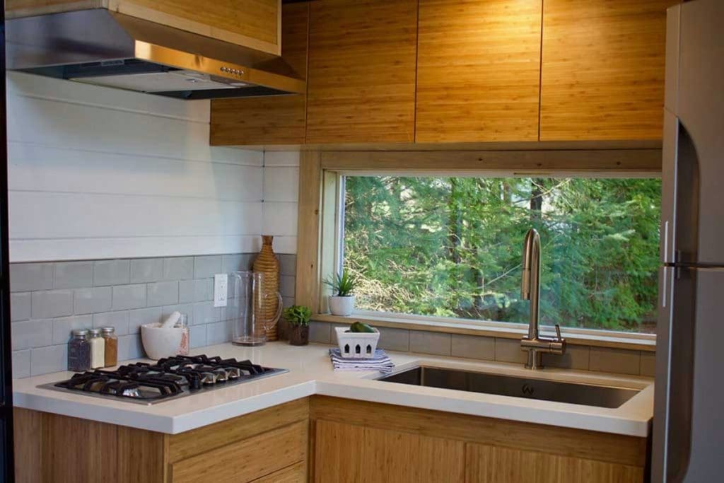 A Soaking Tub And Rooftop Deck Make This Tiny Home A Dream 7 Live Work Tiny Home 8