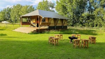 Amazing Lakeside Luxury Safari Themed Lodge in England