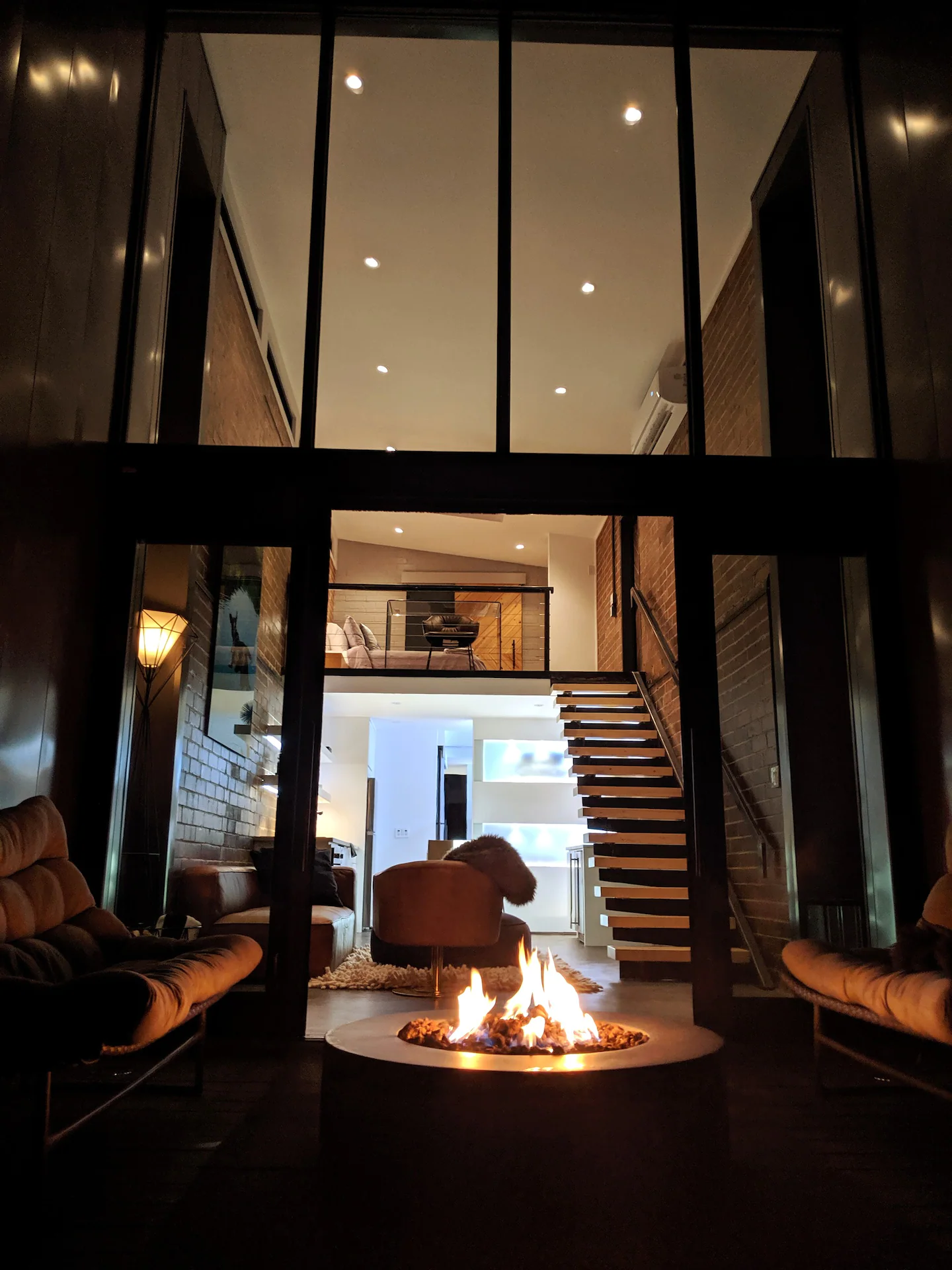 A Modern Lake House with a Stunning View 13 modern tiny lake house 3