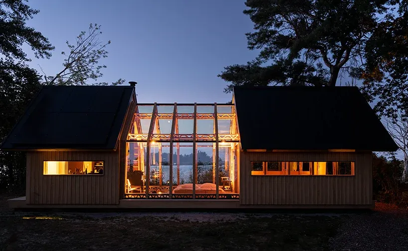The Innovative Wooden Cabin: A Sliding Double-Shell Design by Caspar Schols 10 A modern wooden cabin showcasing innovative design elements.