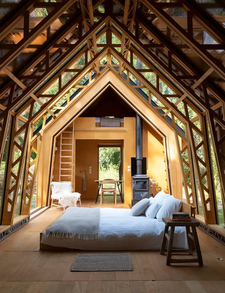 The Innovative Wooden Cabin: A Sliding Double-Shell Design by Caspar Schols 3 A cozy, welcoming atmosphere inside a beautifully designed wooden cabin.