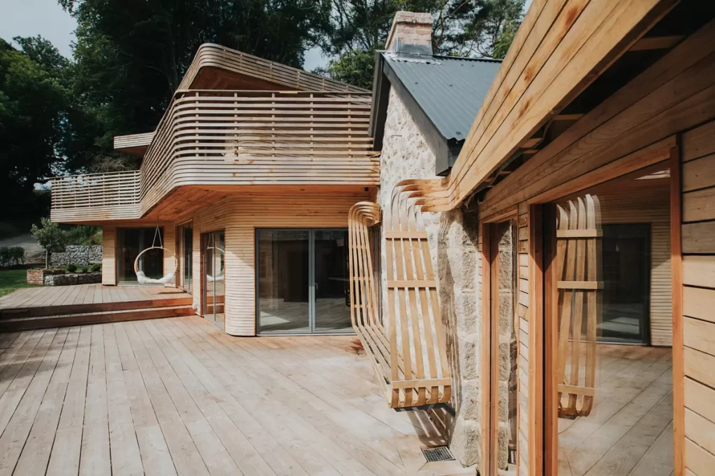 17 Inspiringly Creative Modern Wooden Houses 24 steam bent wooden house in cornwall great britain 2